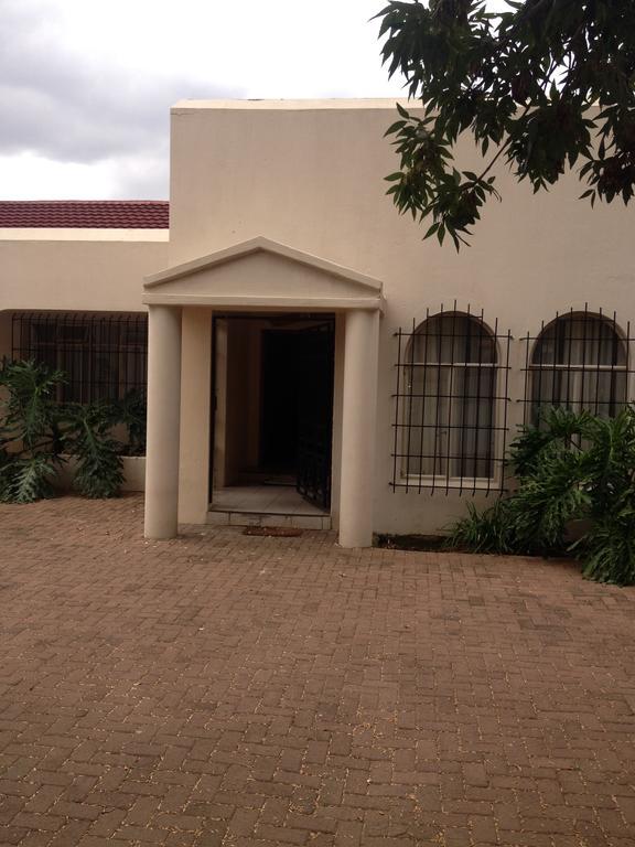 Pilot Inn Accommodation Kempton Park Exterior photo