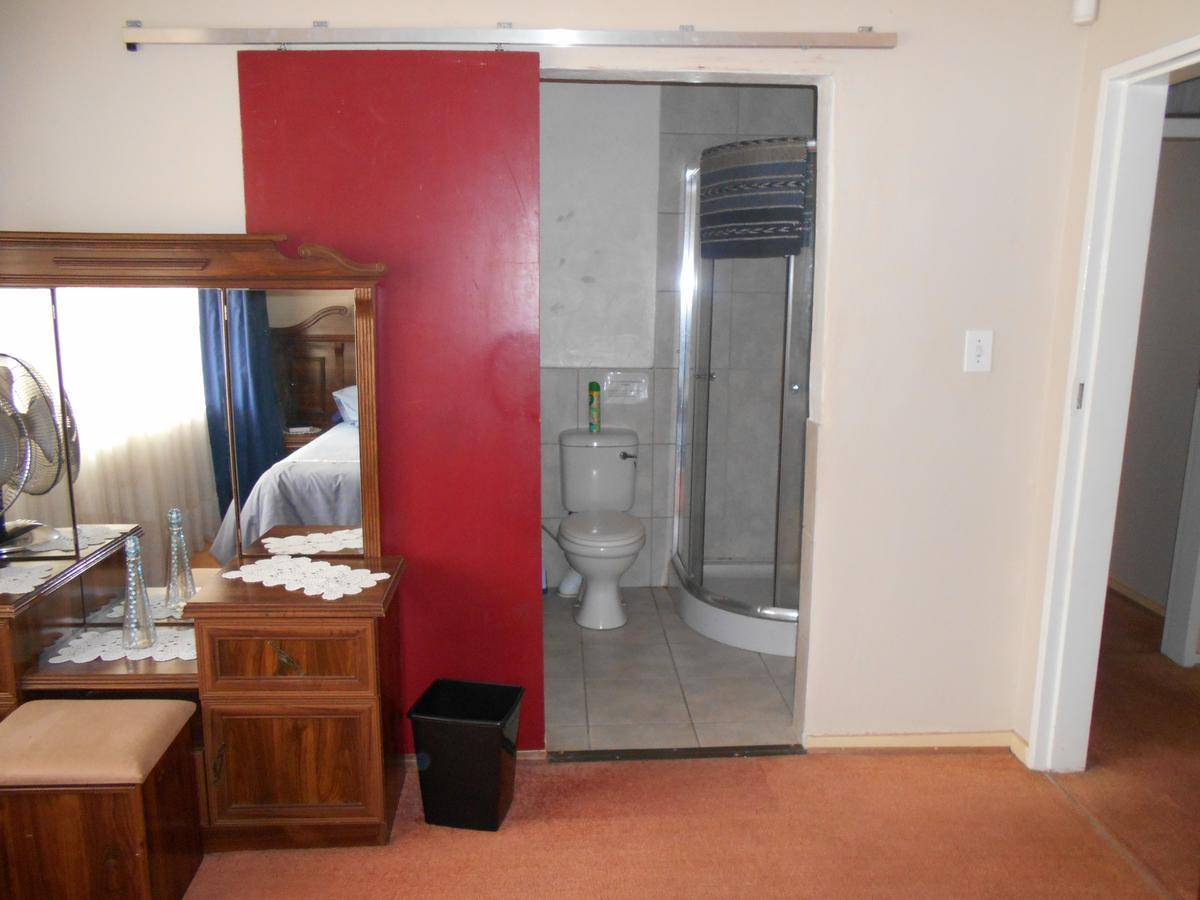 Pilot Inn Accommodation Kempton Park Exterior photo