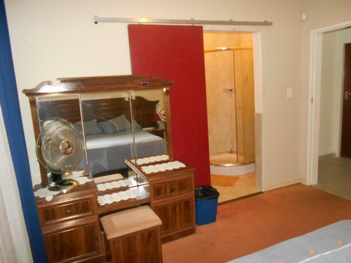Pilot Inn Accommodation Kempton Park Exterior photo